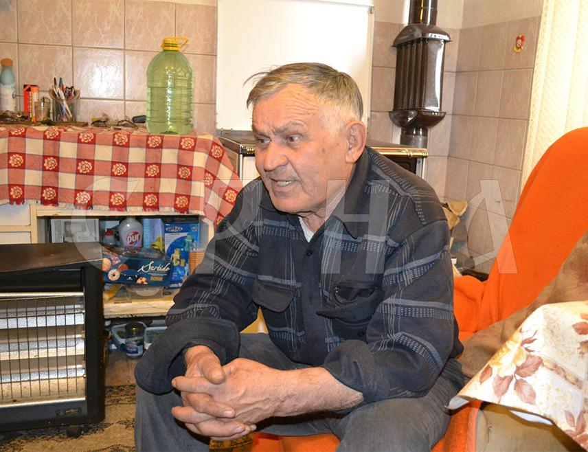 БАЊАЛУКА, 30. СЕПТЕМБРА /СРНА/ - Деведесетшестогодишњи јасеновачки логораш Раде Радивојац рекао је да ће погледати нови филм Лордана Зафрановића "Златни рез 42 – Дјеца Козаре" и да је веома важно да се Срби и остала јавност упознају са незампаћеним страдањем српске дјеце и народа у усташком концлогору Јасеновац.