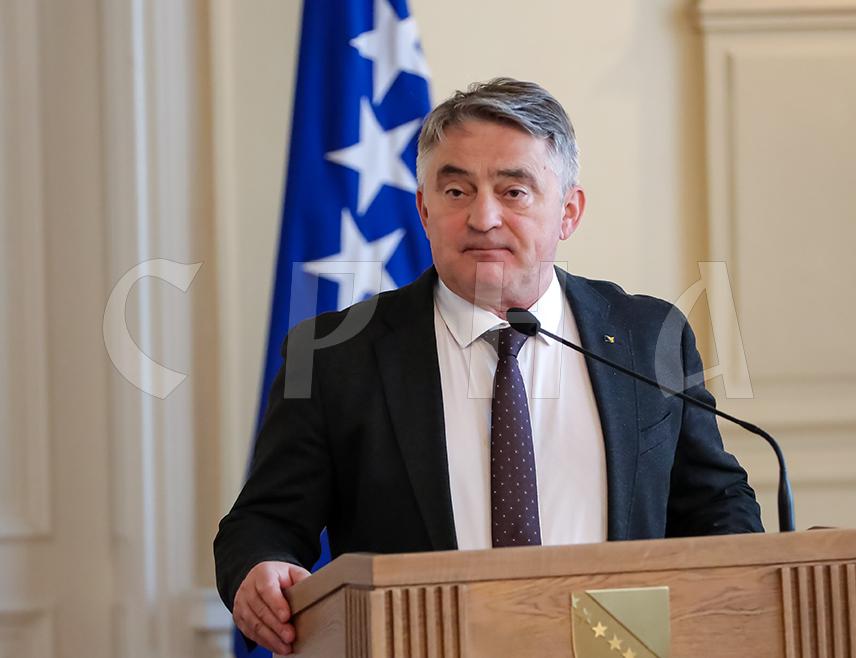 SARAJEVO, SEPTEMBER 30 /SRNA/ - BiH Presidency member Željko Komšić said Bosniak member of the Presidency Denis Bećirović had, through unlawful actions, brought about a situation in which the Commission to Preserve National Monuments no longer effectively exists, adding that the issue needed to be laid bare.
