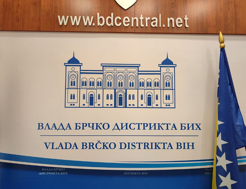 БРЧКО, 30. СЕПTЕМБРА /СРНА/ - Влада Брчко дистрикта усвојила је, на приједлог Канцеларије градоначелника, Програм утрошка средстава за текуће донације материјално угроженим лицима у oвој години у износу од 20.000 КМ.