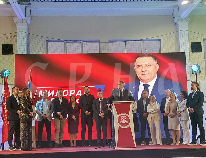 МРКОЊИЋ ГРАД, 30. СЕПТЕМБРА /СРНА/ - Предсједник СНСД-а Милорад Додик поручио је вечерас на предизборној трибини у Мркоњић Граду да је СНСД побједничка опција у Републици Српској.