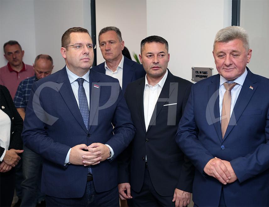 ПАЛЕ, 1. ОКТОБРА /СРНА/ - Изасланик предсједника Републике Српске Радован Ковачевић истакао је да враћање сједишта Медијског система Републике Српске - СРНЕ на Пале представља важан корак ка томе да Пале буду уписане у Уставу као пријестоница Српске, а Бањалука као главни град.