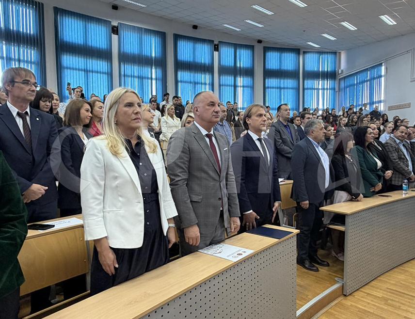 БИЈЕЉИНА, 2. ОКТОБРА /СРНА/ – Српски члан Предсједништва БиХ Жељка Цвијановић отворила је Међународни научни скуп "Наука и настава данас" на бијељинском Педагошком факултету Универзитета Источно Сарајево, те истакла важност подршке науци, универзитетима и свим нивоима образовања.
