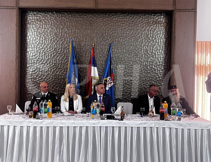 БИЈЕЉИНА, 2. ОКТОБРА /СРНА/ - Српски члан Предсједништва БиХ Жељка Цвијановић изјавила је данас у Бијељини да је потребно чувати сјећање на истинске хероје, оне који су дали животе, дијелове тијела за одбрану Републике Српске и огњишта српског народа.
