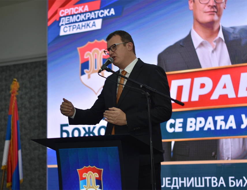 СОКОЛАЦ, 2. ОКТОБРА /СРНА/ - Кандидат СДС-а за српског члана Предсједништва БиХ Маринко Божовић рекао је вечерас на предизборној трибини на Сокоцу да СДС са коалиционим партнерима "представља гаранцију очувања уставне позиције Републике Српске и њених надлежности".