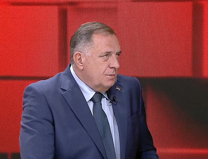 БАЊАЛУКА, 2. ОКТОБРА /СРНА/ - Предсједник Милорад Додик изјавио је да је одлучено да сви преминули функционери у Републици Српској буду сахрањени уз државне почасти.