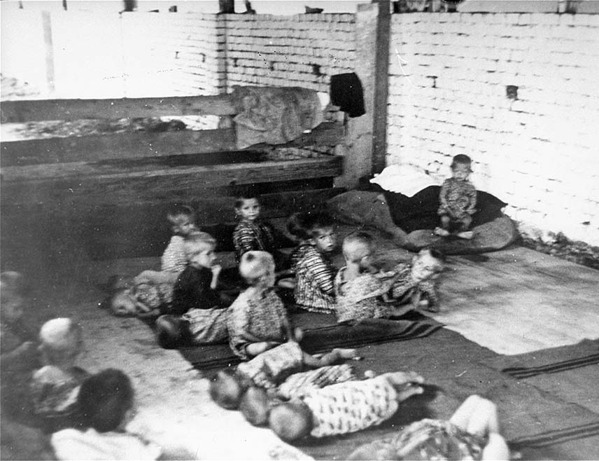 БЕОГРАД, 3. ОКТОБРА /СРНА/ - Историчар Милош Ковић изјавио је Срни да су Срби били прве жртве концентрационих логора у Европи и да је српска историја 20. вијека историја логора.