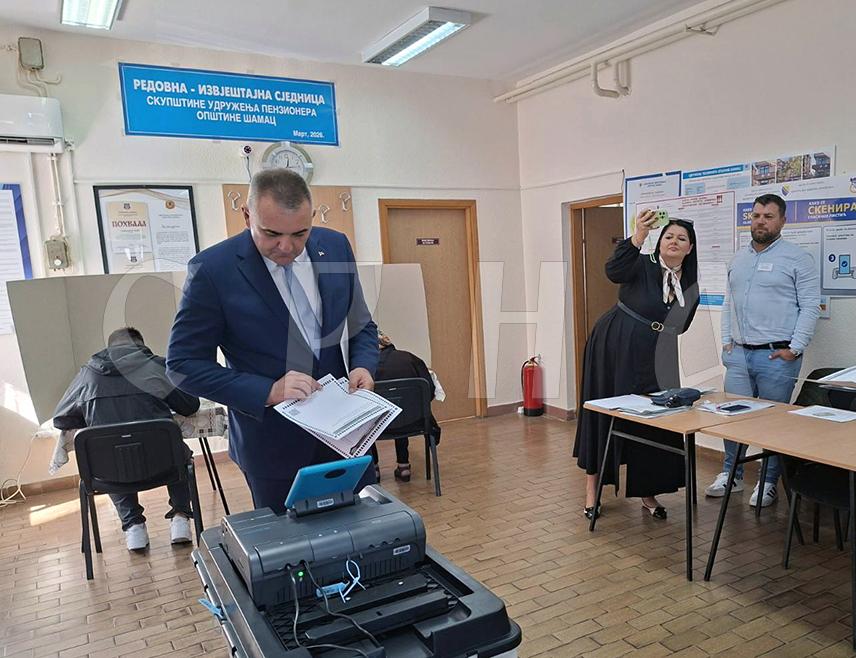 ШАМАЦ, 4. ОКТОБРА /СРНА/ - Кандидат СНСД-а за предсједника Републике Српске Саво Минић изразио је увјерење да ће СНСД на општим изборима забиљежити велику побједу.