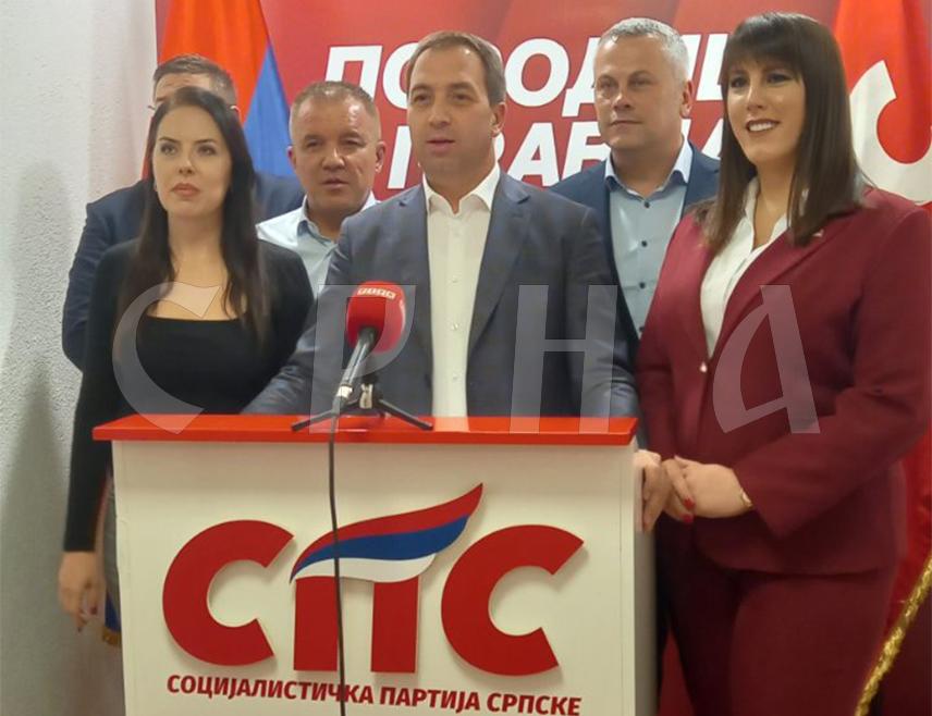 БАЊАЛУКА, 4. ОКТОБРА /СРНА/ - Предсједник СПС Горан Селак изјавио је да ова странка, на основу око 90 одсто обрађених бирачких мјеста, има четири посланичка мандата у Народној скупштини Републике Српске, а вјероватно и пети, те да је партија остварила планирани резултат.