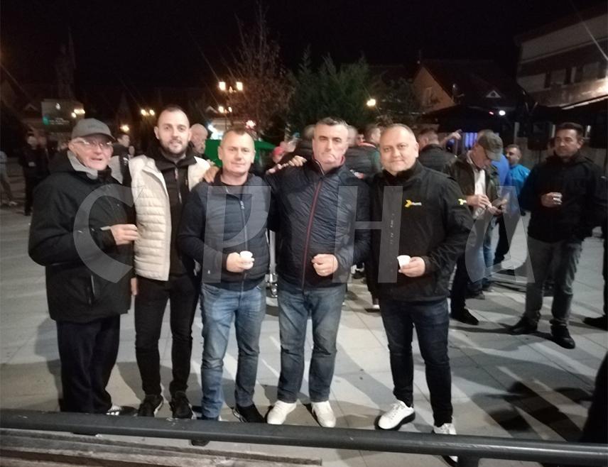 ВЛАСЕНИЦА, 4. ОКТОБРА /СРНА/ – У Власеници је вечерас, након објаве изборних резултата и побједе СНСД-а, организовано народно весеље на Tргу српских бораца гдје се окупио велики број грађана ове општине.