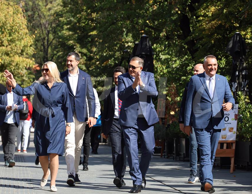 ПАЛЕ, 5. ОКТОБРА /СРНА/ - Избором кандидата СНСД-а Жељке Цвијановић за српског члана Предсједништва БиХ и Саве Минића за предсједника Републике Српске наставља се континуитет државотворне политике која је на протеклим изборима добила више него убједљиву подршку политички зрелог и освијешћеног народа, оцијенили су из Асоцијације "Ствараоци Републике Српске".
