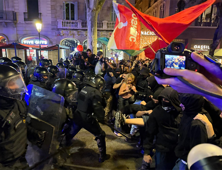 МАДРИД, 6. ОКТОБРА /СРНА/ - Шпанска Влада одобрила је данас хитне мјере за рјешавање стамбене кризе, након насиља које је током ноћи захватило Барселону, гдје је више хиљада људи било на улицама.