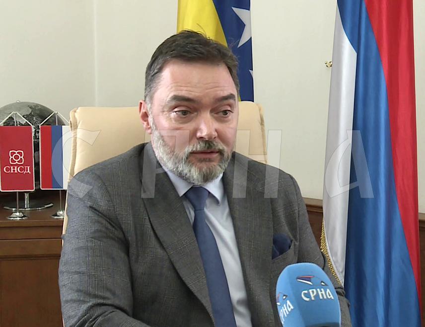 САРАЈЕВО, 6. ОКТОБРА /СРНА/ - Два напрема један у Предсједништву БиХ за Сарајево значи крај БиХ, што можда није лоше, рекао је министар спољне трговине и економских односа у Савјету министара Сташа Кошарац.