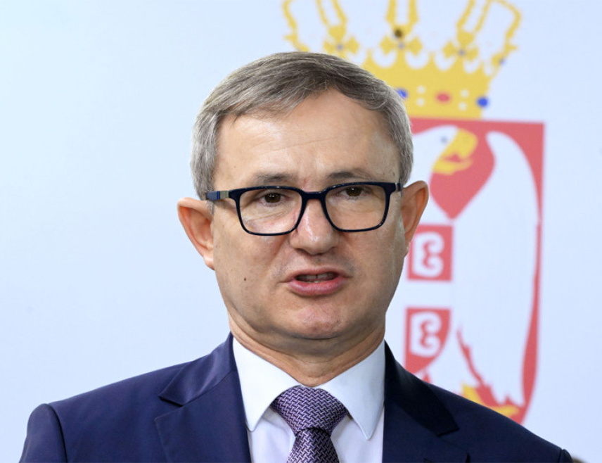 БЕОГРАД, 6. ОКТОБРА /СРНА/ - Министар пољопривреде Србије Драган Гламочић рекао је да људи имају "невјероватну навику" да пале стрњику око ауто-пута Сремска Митровица-Кузмин упркос јасним порукама и упозорењима, али да их сада открију сателити.