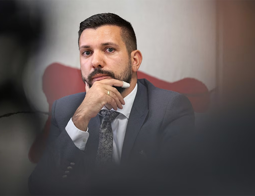 БЕРЛИН, 7. ОКТОБРА /СРНА/ - Новоизабрани предсједник парламента њемачке покрајине Саксонија-Анхалт из Алтернативе за Њемачку /АфД/ Тобијас Рауш изразио је увјерење да је добио гласове од посланика из конзервативне Хришћанско-демократске уније /ЦДУ/ канцелара Фридриха Мерца.