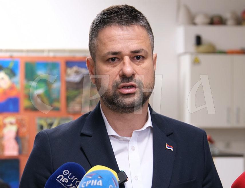 БАЊАЛУКА, 8. ОКТОБРА /СРНА/ - Генерални секретар СНСД-а Срђан Амиџић рекао је да ће СНСД о формирању новог Савјета министара разговарати са оним политичким опцијама које поштују Дејтонски споразум и желе да живе у дејтонској БиХ.