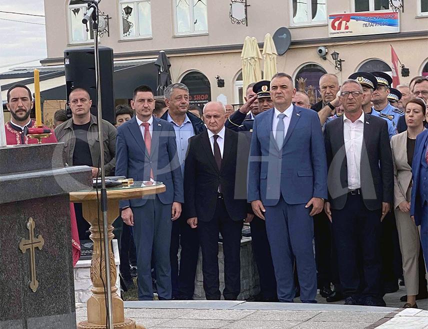 ПЕЛАГИЋЕВО, 8. ОКТОБРА /СРНА/ - Предсједник Владе Републике Српске Саво Минић стигао је у Пелагићево, гдје присуствује обиљежавању 35 година од оснивања Треће лаке посавске бригаде Војске Републике Српске /ВРС/.