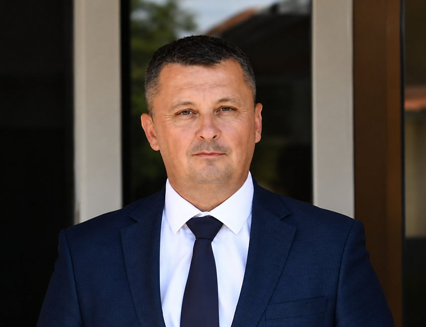 БАЊАЛУКА, 8. ОКТОБРА /СРНА/ - Душко Радивојевић именован је данас за новог дикретора Казнено-поправног завода /КПЗ/ Источно Сарајево, речено је Срни у Министарству правде Републике Српске.