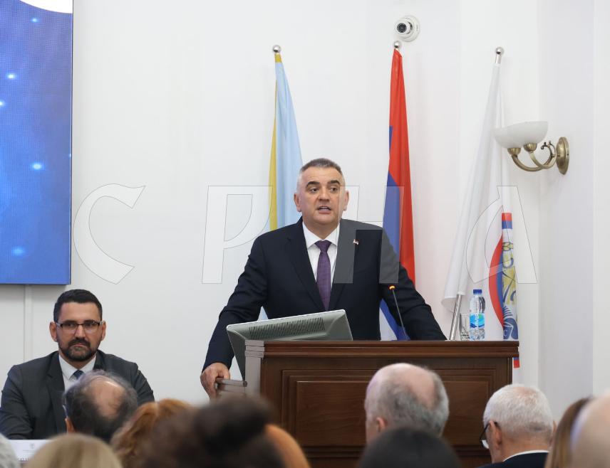 БАЊАЛУКА, 9. ОКТОБРА /СРНА/ - Предсједник Владе Републике Српске Саво Минић изјавио је данас да су односи Српске и Србије све бољи и да је циљ повезивање научног потенцијала дијаспоре са институцијама и младим генерацијама како би њихова знања допринијела развоју Српске и Србије.