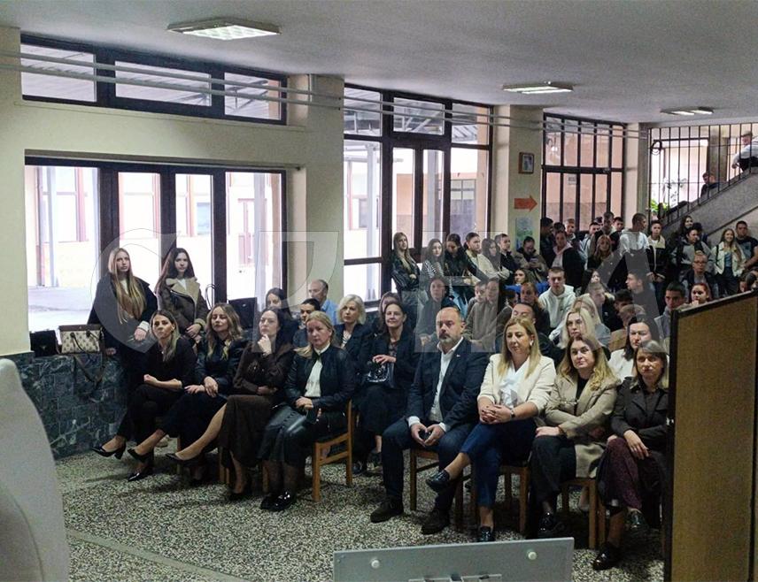 ВИШЕГРАД, 9. ОКТОБРА /СРНА/ – Иво Андрић је својим дјелима трајно обиљежио Вишеград, који са посебним поштовањем чува успомену на писца чије стваралаштво превазилази границе времена и простора, поручио је начелник Вишеграда Младен Ђуревић, који је данас присуствовао обиљежавању 134 године од рођења овог нобеловца.