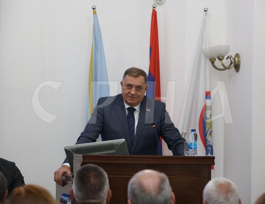БАЊАЛУКА, 9. ОКТОБРА /СРНА/ - Предсједник Милорад Додик поручио је данас да је потребно интегрисати научне потенцијале Републике Српске и Србије, укључујући и академије наука, како би се додатно оснажили наука и знање и проширили потенцијали српског народа.