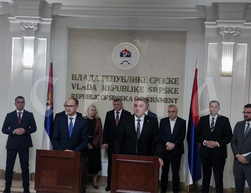 BANJA LUKA, OCTOBER 9 /SRNA/ - Serbian Prime Minister Đuro Macut congratulated Savo Minić, the current Republika Srpska Prime Minister, on his election as President of Republika Srpska in the general elections, expressing his expectation that continued coordination between the two governments would help strengthen cooperation in education, science, culture and infrastructure.