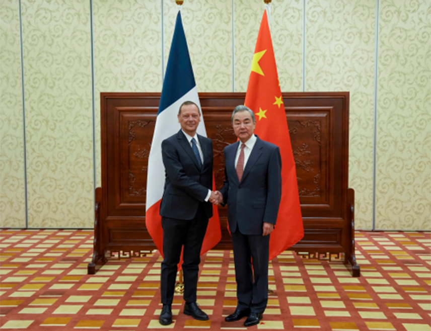 BEIJING, OCTOBER 12 /SRNA/ - Chinese Foreign Minister Wang Yi said China was ready to work with France to fully implement the consensus reached by the two countries' leaders, make further efforts to ensure stable and sustainable development of relations with the EU, and promote peace, stability and development in the world.