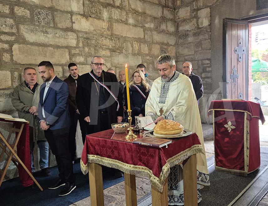 SARAJEVO, OCTOBER 12 /SRNA/ - The Chapel of the Sarajevo Vidovdan Heroes and Martyrs at the Orthodox cemetery in Sarajevo's Koševo district today celebrated its patron saint's day, Miholjdan, with a liturgy and the traditional breaking of the slava bread.
