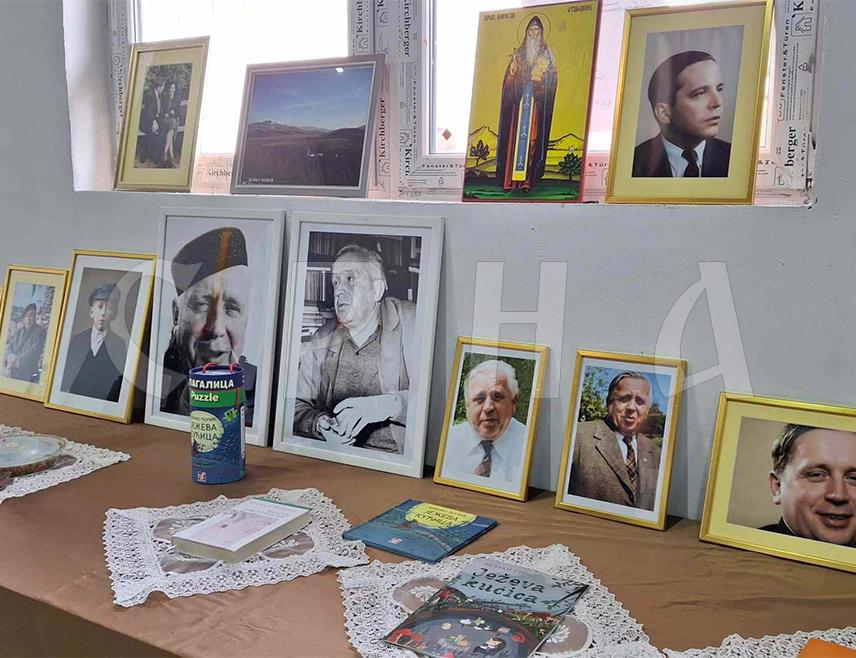 КРУПА НА УНИ, 12. ОКТОБРА /СРНА/ - Бранко Ћопић никада није редиговао своје странице, све је било прва рука, а својим врхунским књижевним дјелом задужио је свијет, рекао је пјесник Зоран Костић у Хашанима, гдје је данас одржана књижевна манифестација "Ћопићевим стазама дјетињства".