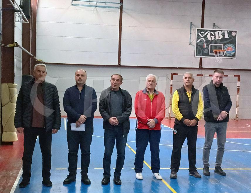 ВИШЕГРАД, 13. ОКТОБРА /СРНА/ - У Вишеграду је отворен Меморијални турнир у малом фудбалу као сјећање на погинуле борце Војске Републике Српске у Одбрамбено-отаџбинском рату међу којима је и шест фудбалера "Дрине".
