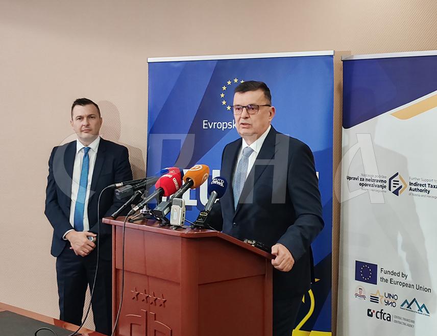 БАЊАЛУКА, 3. ОКТОБРА /СРНА/ - Управа за индиректно опорезивање /УИО/ БиХ подржава рад свих агенција на спровођењу закона и спремна је на сарадњу, рекао је директор Управе Зоран Тегелтија након хапшења четири цариниска службеника на граничном прелазу Градишка.