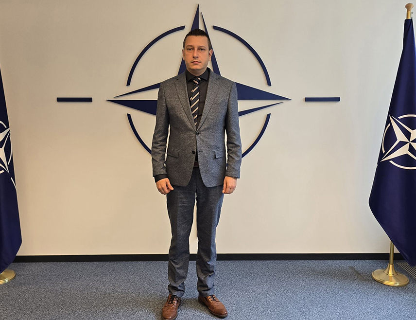 БРИСЕЛ, 13. ОКТОБРА /СРНА/ - Замјеник министра одбране у Савјету министара Александар Гогановић изјавио је на данашњем састанку са представницима чланица Алијансе, који је одржан у Бриселу, да је након општих избора неопходно смиривање политичких тензија и отварање простора за дијалог.
