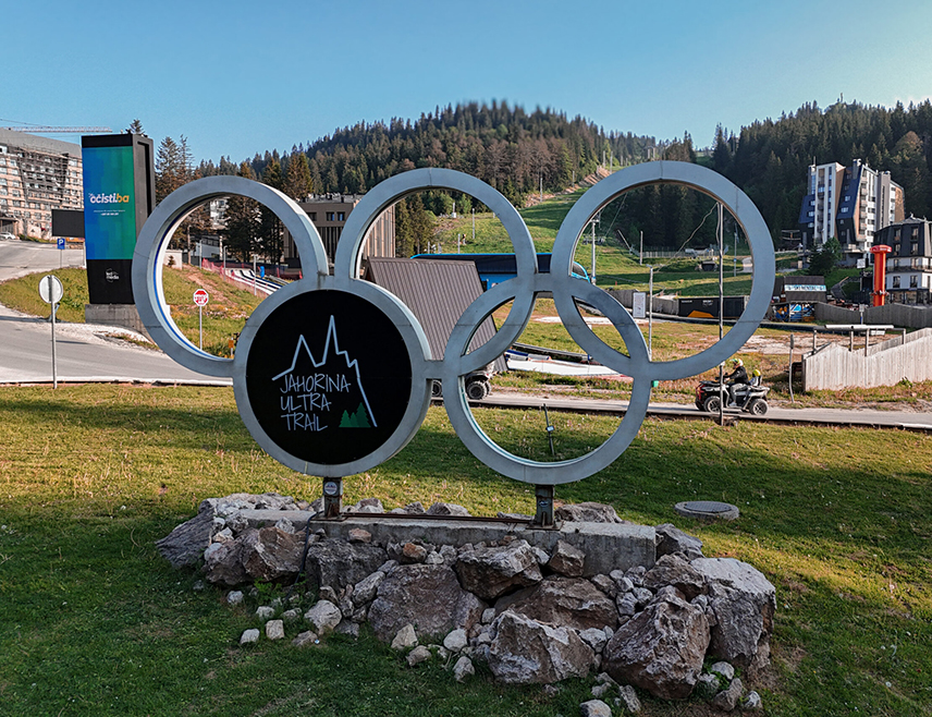 ЈАХОРИНА, 14. ОКТОБРА /СРНА/ - Претпродаја ски-карата за зимску сезону 2026/2027. на Јахорини траје до 20. октобра, а куповином до тада могуће су уштеде и до 750 КМ, истичу из Олимпијског центра "Јахорина".