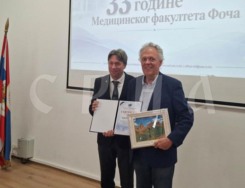 ФОЧА, 15. ОКТОБРА /СРНА/ - Медицински факултет у Фочи добар је примјер из праксе како треба да раде и да се развијају високошколске установе, изјавио је шеф Канцеларије за међународну сарадњу Универзитета у Левену из Белгије Хирт де Леплир.