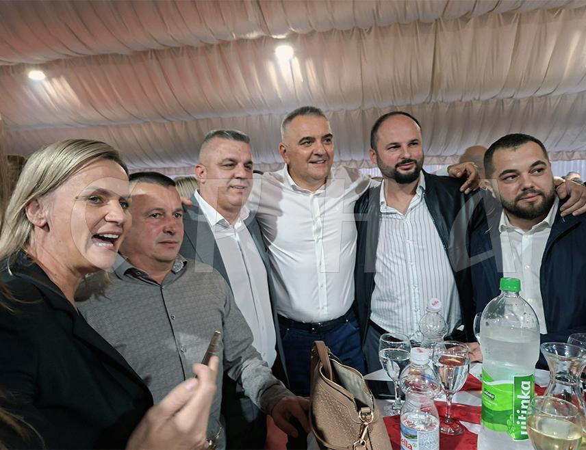 ШАМАЦ, 15. ОКТОБРА /СРНА/ - Побједник на изборима за предсједника Републике Српске Саво Минић истакао је да му је изузетна част, али и велика одговорност да буде предсједник свих грађана.