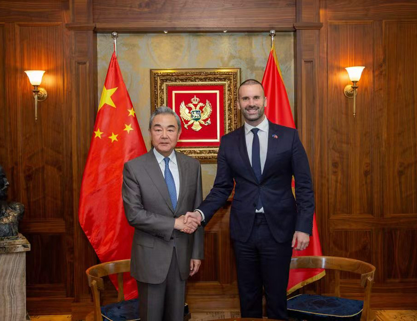 BEIJING, OCTOBER 19 /SRNA/ – China is ready to discuss with Montenegro the possibility of elevating bilateral relations to a higher level, deepening exchanges and cooperation in various fields, as well as building a long-term strategic partnership based on mutual trust, Chinese Foreign Minister Wang Yi said during his visit to Podgorica.