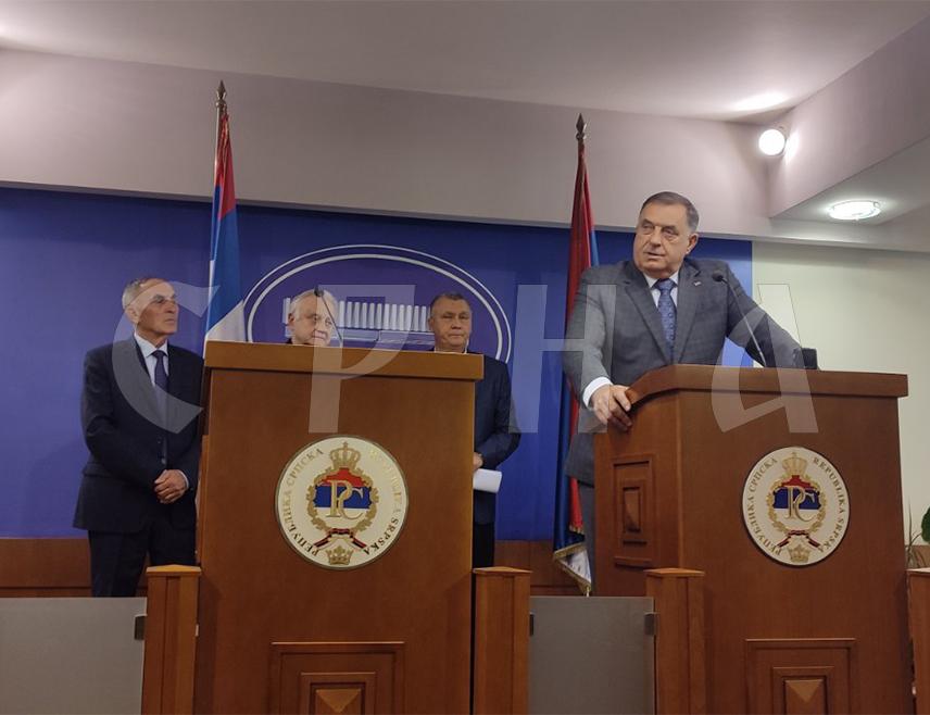 БАЊАЛУКА, 20. ОКТОБРА /СРНА/ - Предсједник Милорад Додик позвао је све људе српског поријекла у Сједињеним Државама да на предстојићим изборима подрже политику америчког предсједника Доналда Трампа која иде ка враћању суверенитета и идентитета народима.