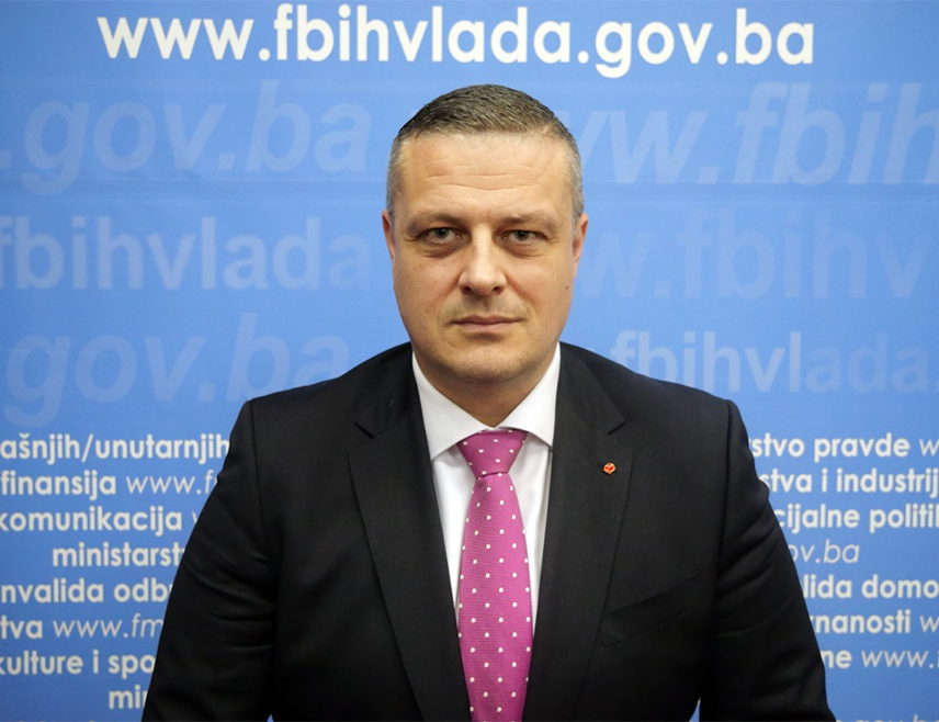 САРАЈЕВО, 20. ОКТОБРА /СРНА/ - Влада ФБиХ развластила је министра развоја, предузетништва и занатства Војина Мијатовића.