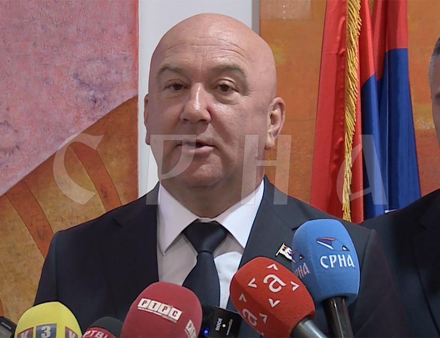 БЕОГРАД, 21. ОКТОБРА /СРНА/ - Шумарице ће увијек остати симбол мученичког страдања српског народа и вјечна опомена човјечанству о свирепости нацистичких злочина, поручио је министар без портфеља у Влади Србије у техничком мандату Ненад Поповић.