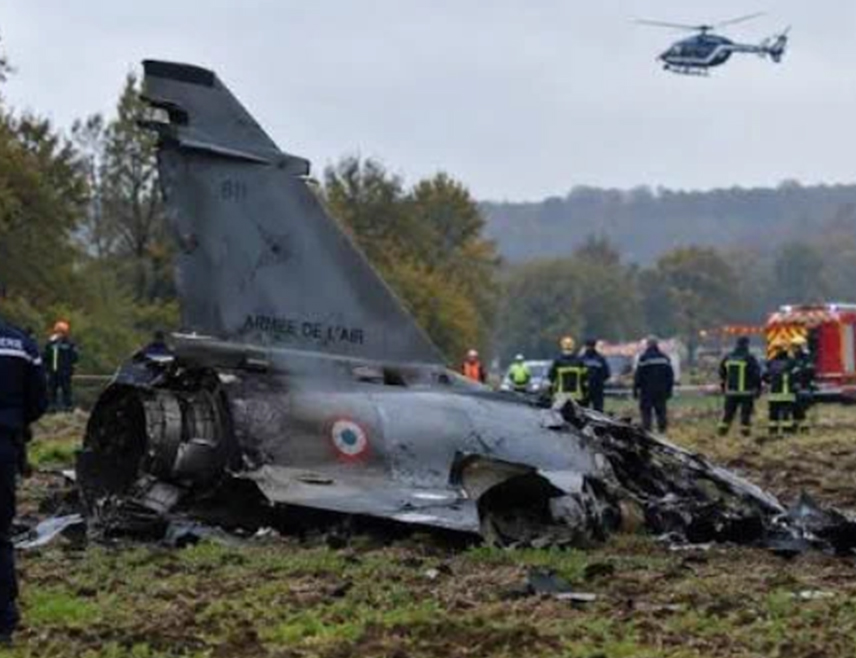 ПАРИЗ, 22. ОКТОБРА /СРНА/ - Други члан посаде борбеног авиона "Мираж 2000де" који се прије два дана срушио недалеко од Нансија на истоку Француске пронађен је мртав, саопштено је из канцеларије државног тужиоца у Мецу.