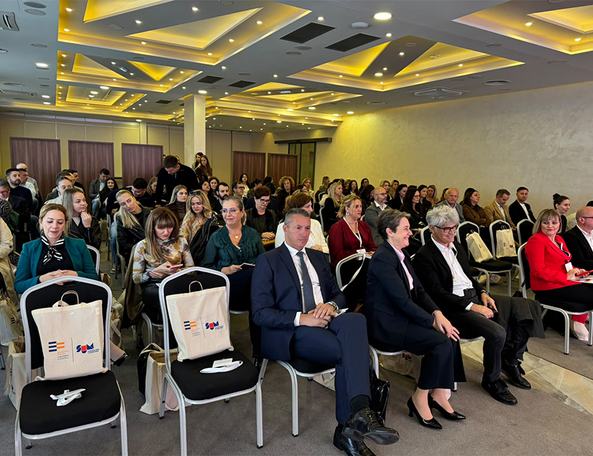 САРАЈЕВО, 23. ОКТОБРА /СРНА/ - БиХ је отворена привреда која у великој мјери зависи од иностраних тржишта, посебно ЕУ, због чега се глобалне кризе брзо одражавају на пословање домаћих компанија, изјавио је у Мостару потпредсједник Спољнотрговинске коморе БиХ Вјекослав Вуковић.