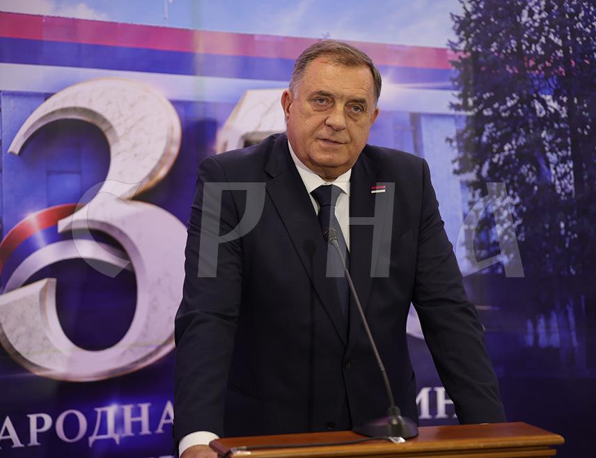 ПАЛЕ, 24. ОКТОБРА /СРНА/ - Предсједник Милорад Додик изјавио је данас на Палама да је Народна скупштина Републике Српске, доносећи законе и успостављајући институције, и у миру и у рату имала кључну улогу у стварању и очувању Српске.