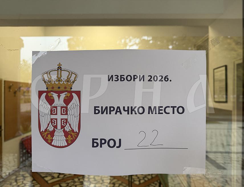 ДОБОЈ, 25. ОКТОБРА /СРНА/ - Бирачко мјесто за ванредне парламентарне изборе у Србији отворено је јутрос у Центру за културу и образовање у Добоју и изборни процес се одвија без проблема, рекла је предсједник бирачког одбора Љиљана Ковачевић.