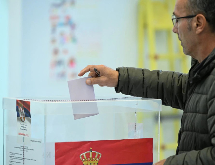 БЕОГРАД, 25. ОКТОБРА /СРНА/ - У Србији је на ванредним парламентарним изборима до 10.00 часова излазност, без Косова и Метохије, износила 19,72, саопштила је Републичка изборна комисија /РИК/.