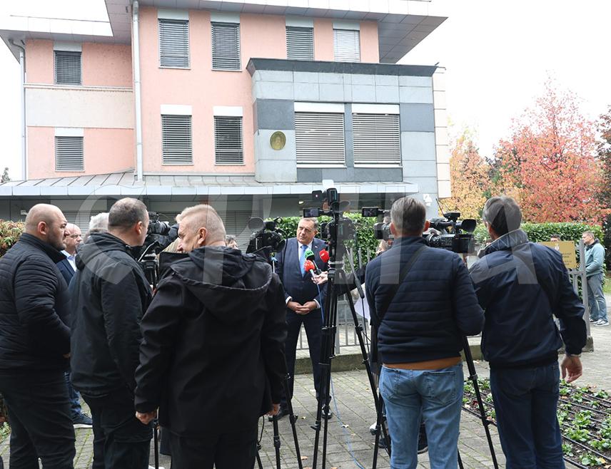 BANJA LUKA, OCTOBER 25 /SRNA/ - President Milorad Dodik said today that if the EU wants BiH to pursue a European path, Republika Srpska must have a visible presence and its constitutional structure and positions must be respected, adding that any attempt to weaken Srpska would not succeed at any price.