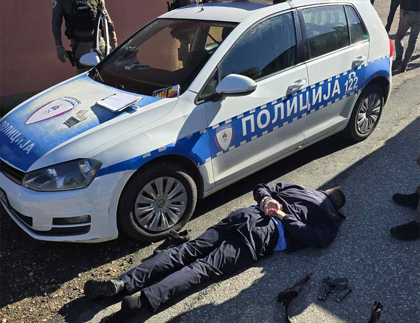 БАЊАЛУКА, 26. ОКТОБРА /СРНА/ - Пет полицијских службеника Министарства унутрашњих послова /МУП/ Републике Српске ухапшено је у оквиру акције "Терминал" због сумње на злоупотребу службеног положаја или овлаштења, а у току су претреси на више локација које користе ухапшени.