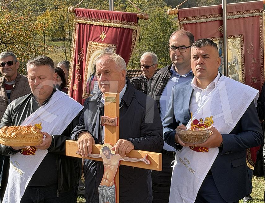 МАГЛАЈ, 27. ОКТОБРА /СРНА/ - Код Храма Преподобне мати Параскеве у Доњој Бочињи код Маглаја данас је у присуству бројних вјерника прослављена храмовна слава Света Петка.