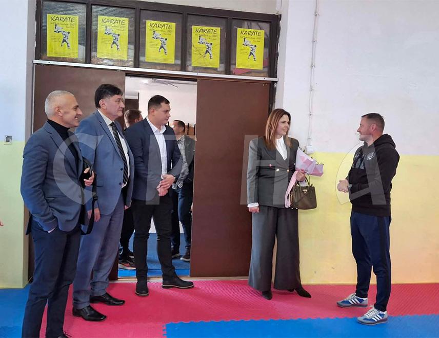 НОВИ ГРАД, 27. ОКТОБРА /СРНА/ - Министарство породице, омладине и спорта Републике Српске обезбиједиће новчану помоћ за Карате клуб "Рајко Црнобрња Глиго" и Кошаркашки клуб "Слобода 73" из Новог Града.