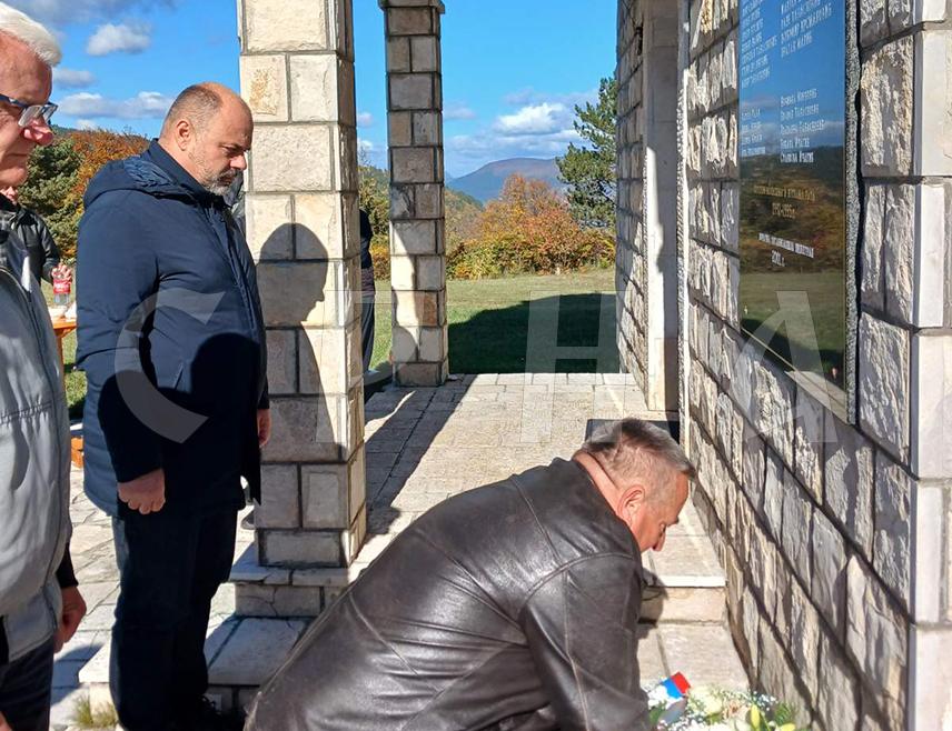 ВИШЕГРАД, 27. ОКТОБРА /СРНА/ – У Вишеграду су данас обиљежени Дани одбране града, у знак сјећања на одлучујуће борбе из октобра 1992. године, када су припадници Војске Републике Српске /ВРС/ одбранили град од напада муслиманских снага.