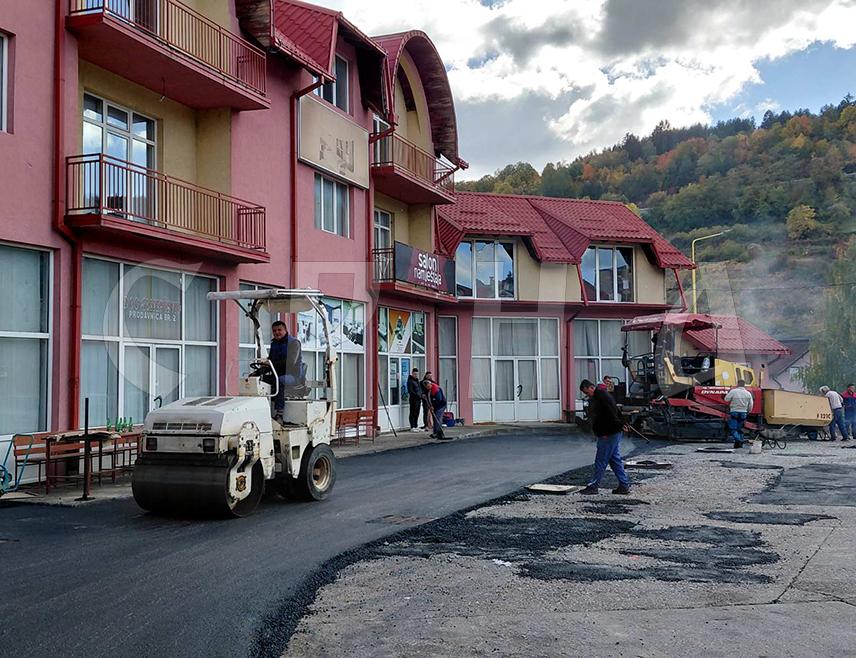 ​ВЛАСЕНИЦА, 27. ОКТОБРА /СРНА/ – У Власеници, у доњем дијелу града, уређене су канализациона и оборинска мрежа чиме је трајно ријешен проблем изливања вода код домаћинства породице Слијепчевић, а пројекат је вриједан 80.000 КМ.