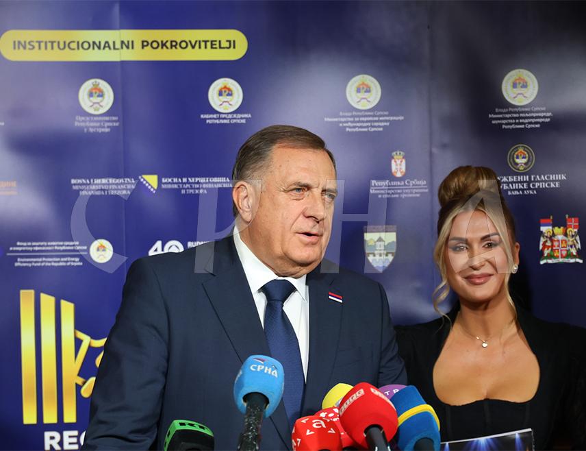 БАЊАЛУКА, 28. ОКТОБРА /СРНА/ - Република Српска увијек је поштовала демократски исказану вољу народа у Србији и остаће на том принципу сарадње са властима у Србији, поручио је предсједник Милорад Додик.